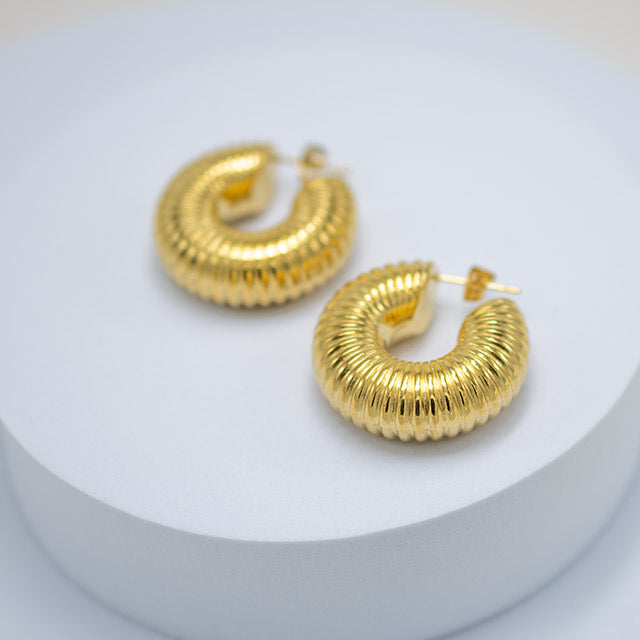 alix earl gold hoops alix earle chunky hoops alix earle ribbed hoops olivia boblet gold hoops olivia boblet chunky hoops liv alix