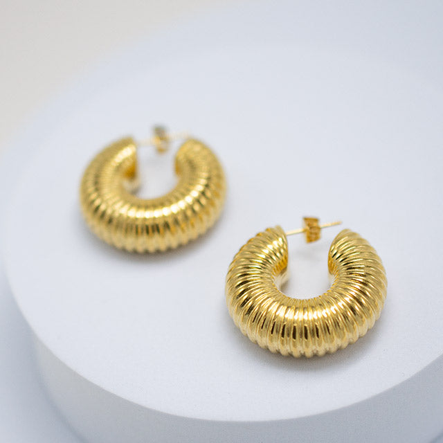 alix earl gold hoops alix earle chunky hoops alix earle ribbed hoops olivia boblet gold hoops olivia boblet chunky hoops liv alix