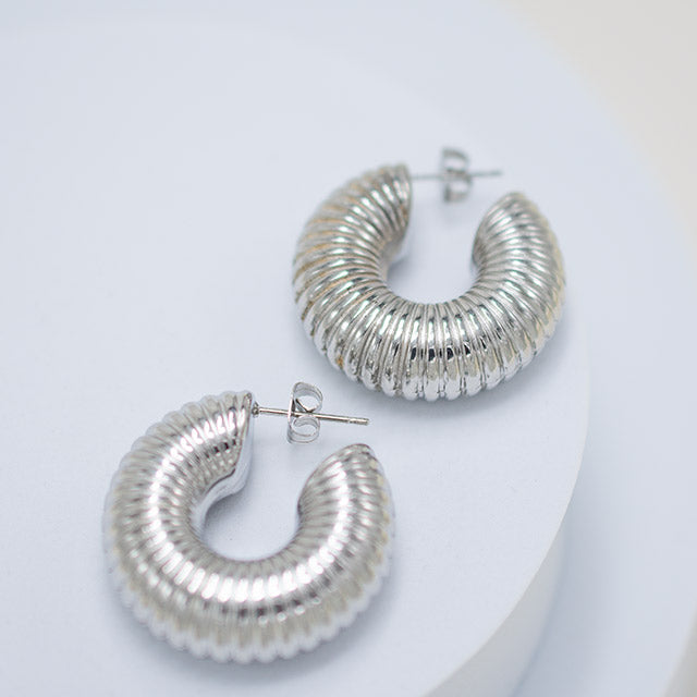 alix earl gold hoops alix earle chunky hoops alix earle ribbed hoops olivia boblet gold hoops olivia boblet chunky hoops liv alix