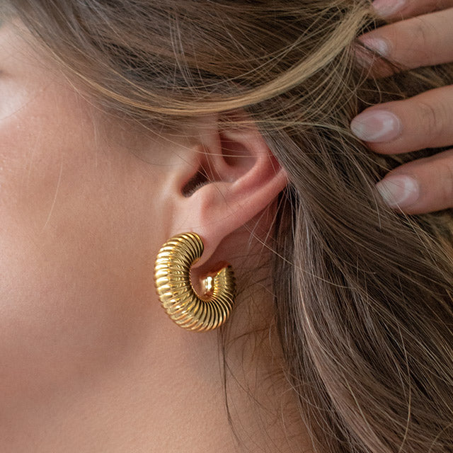 alix earl gold hoops alix earle chunky hoops alix earle ribbed hoops olivia boblet gold hoops olivia boblet chunky hoops liv alix